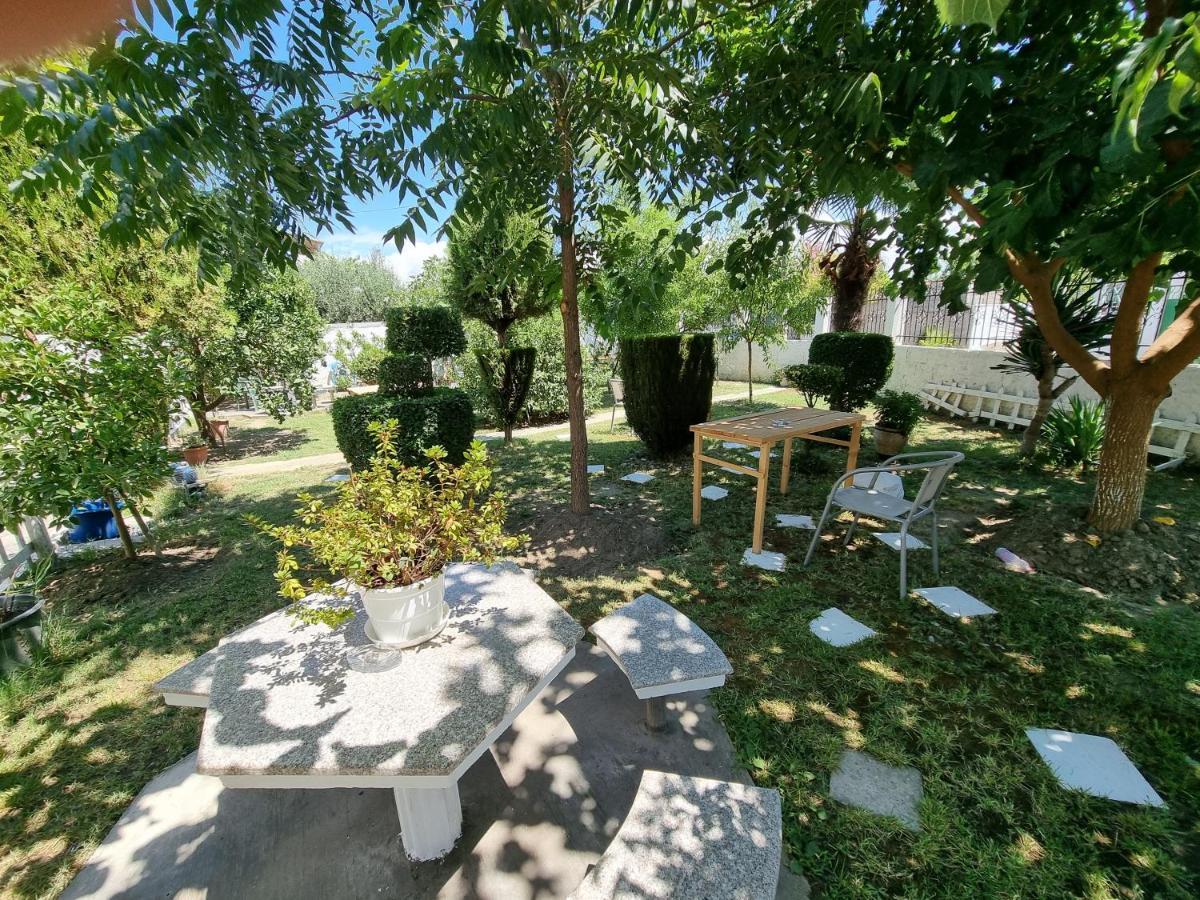 Guest House Vila Elezi Durrës Eksteriør bilde