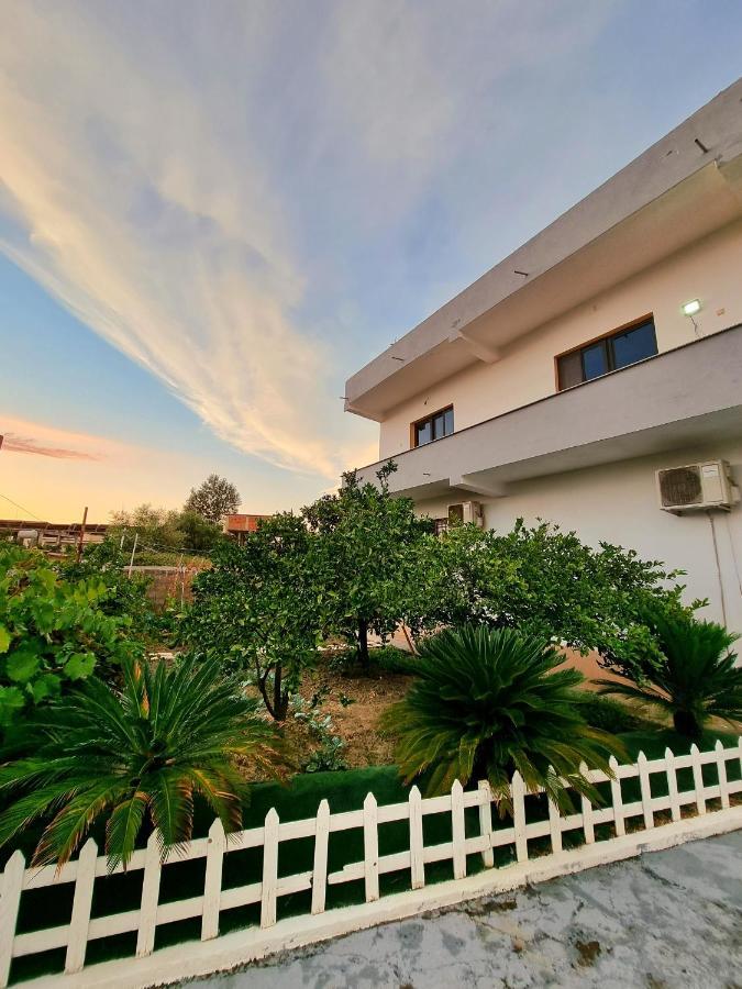 Guest House Vila Elezi Durrës Eksteriør bilde